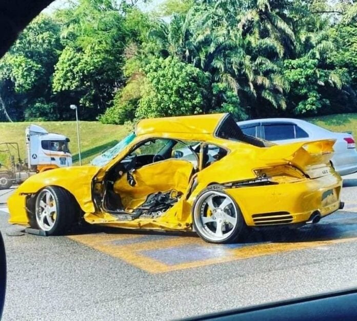 Crashed Porsche 996 at Jalan Damansara Tol
