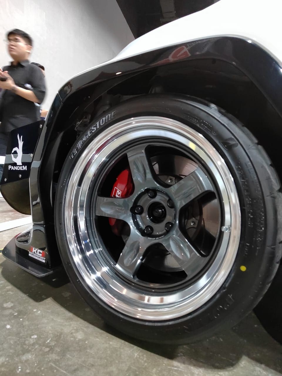 Fake sport rims can be identified via their weight. 
