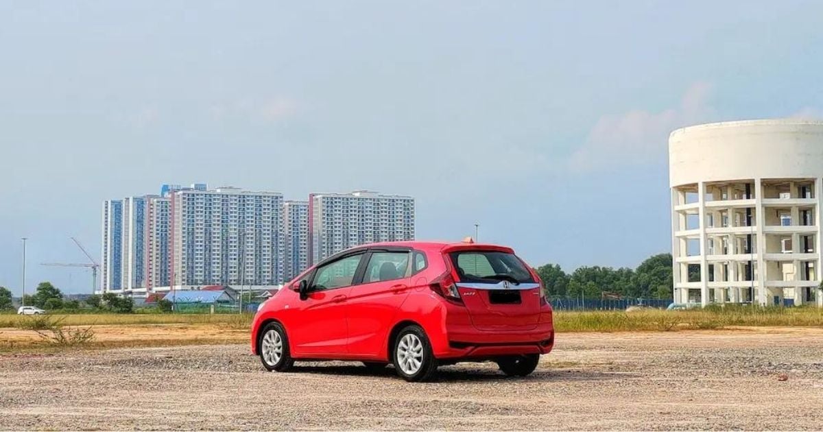 honda jazz gk5, honda jazz in a field