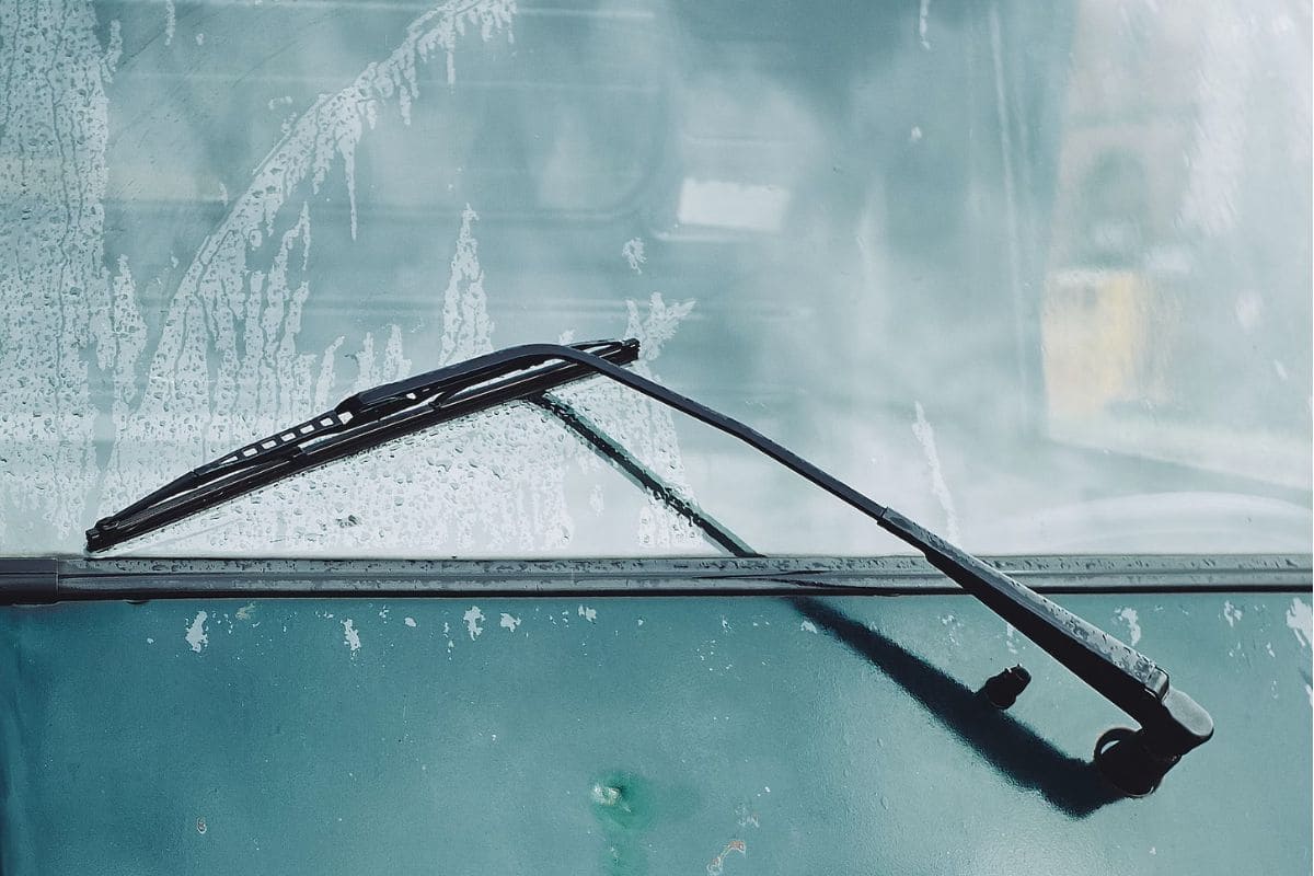 How to prolong car wiper blade's lifespan