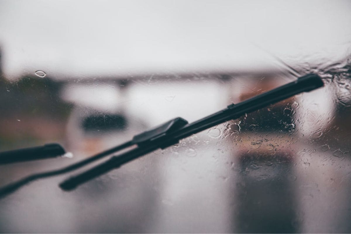 How to prolong car wiper blade's lifespan