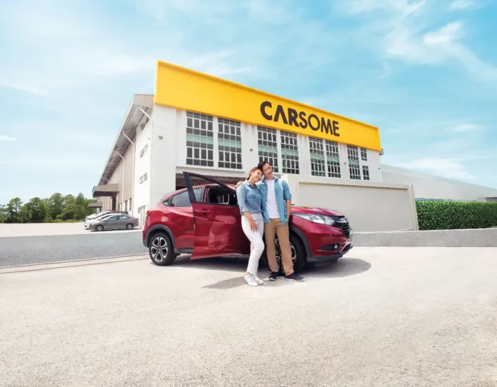 lokasi carsome selangor, happy couple in front car