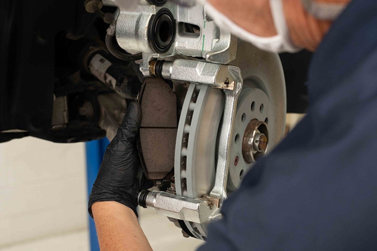 9 signs of your car brake system you need to pay attention.