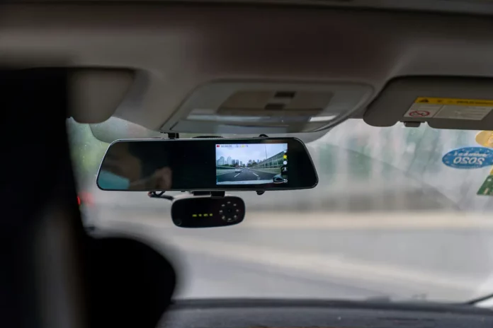 dashcam dalam kereta, rearview dashcam in car