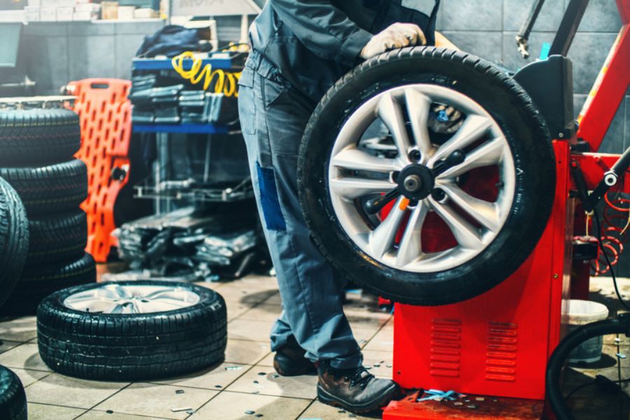 Wheel Alignment and Balancing: What Are the Signs You Should Get Them Done