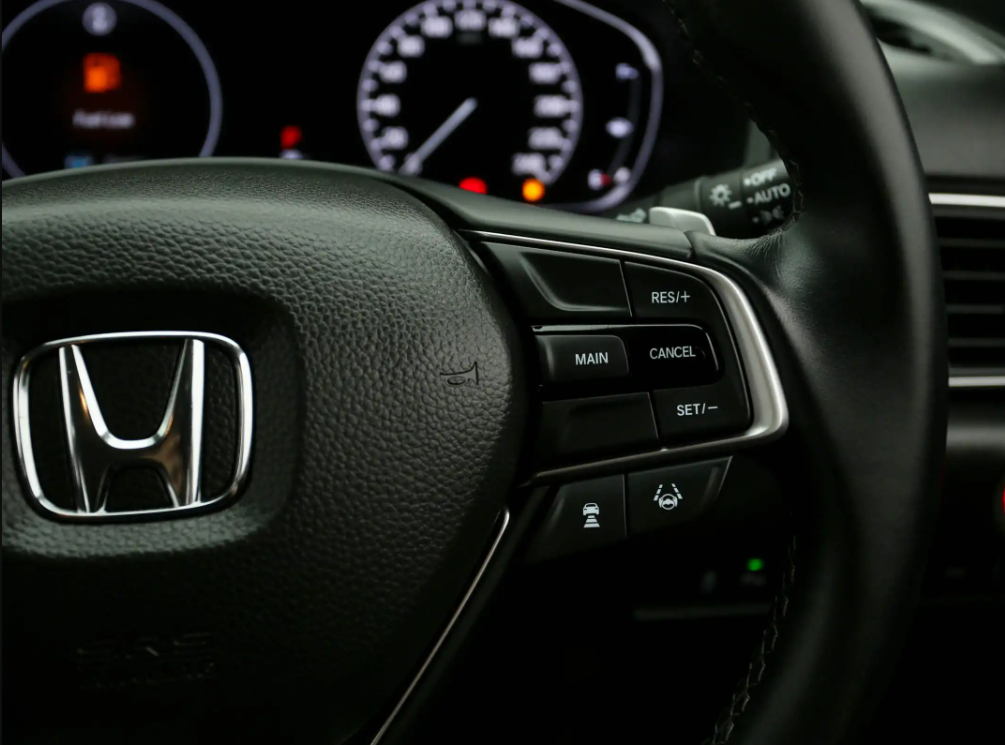 cruise control button with MAIN wording
