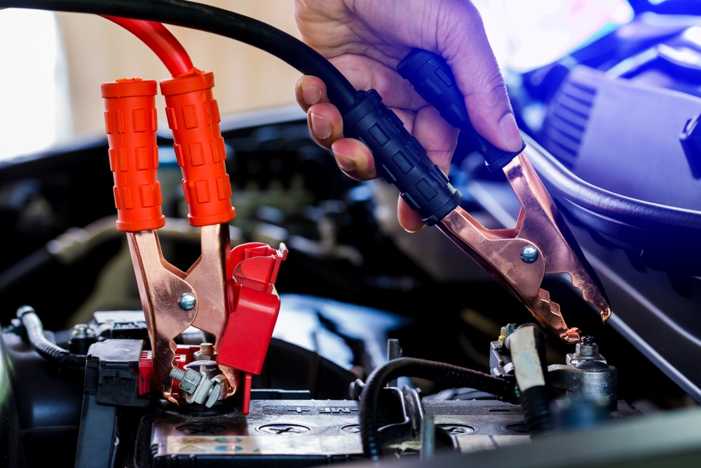 jumper cable on car batetry